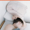 PCop_Arsura In copertina un ragazzo che dorme nel letto.