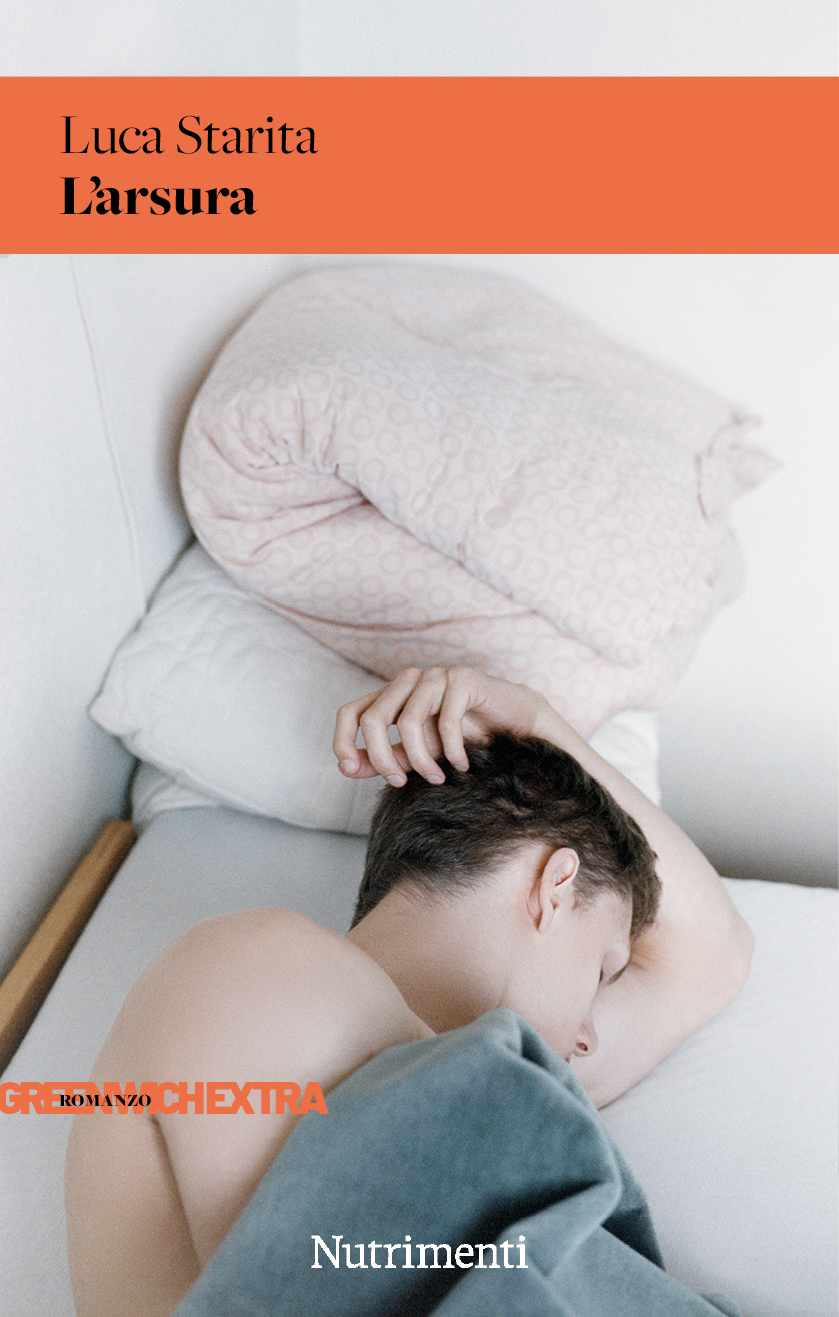 PCop_Arsura In copertina un ragazzo che dorme nel letto.